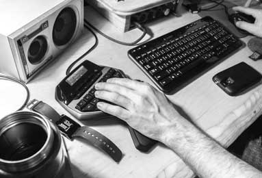 欧冠爆冷夜，13亿豪门轰然倒下，半亿新军3-1创历史